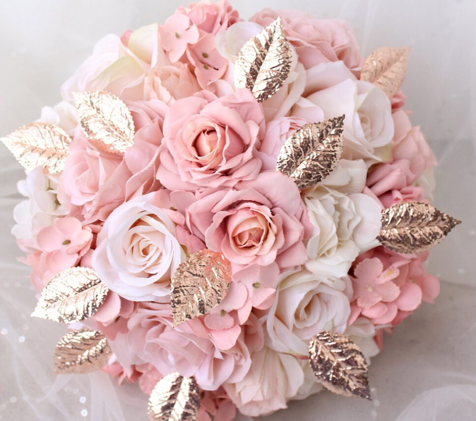 Optând pentru Flori Artificiale la Nunta: Eleganță Durabilă și Soluții Personalizate de la PeonyaFlowers.com