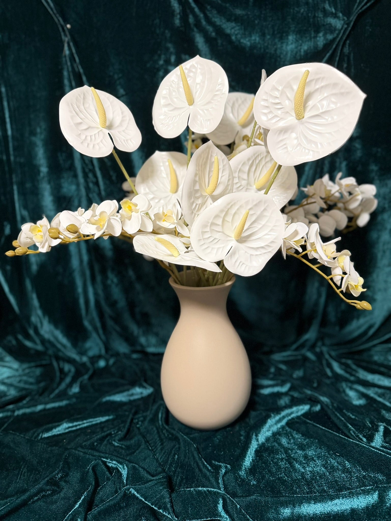 Anthurium si orhidee in vaza - Decor cu flori artificiale