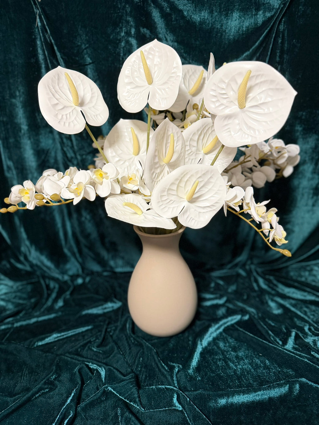 Anthurium si orhidee in vaza - Decor cu flori artificiale