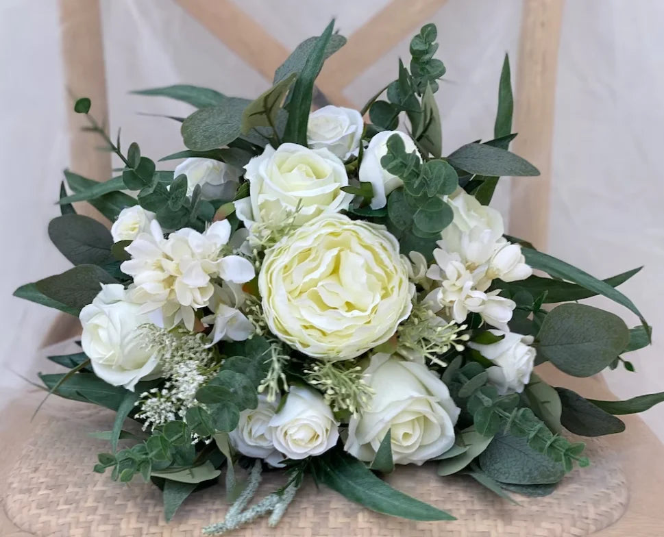 Buchet mireasa trandafiri si hortensie