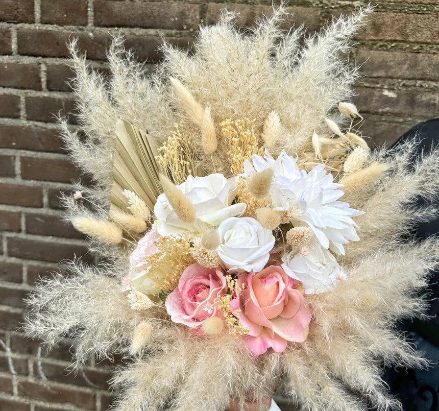 Buchet de mireasa cu pampas