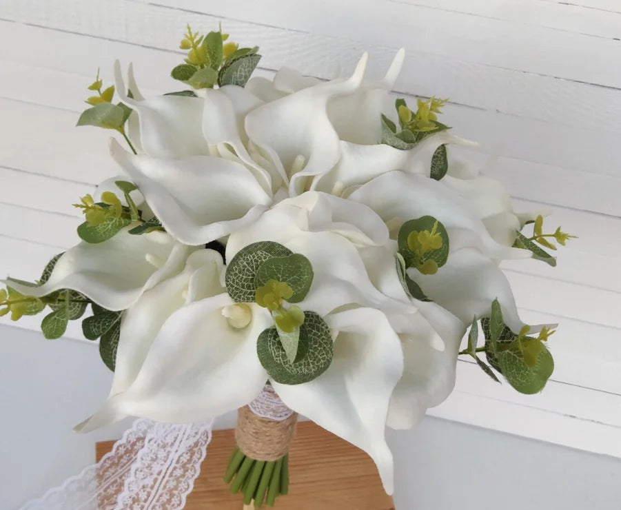 Buchet de mireasa din cale albe