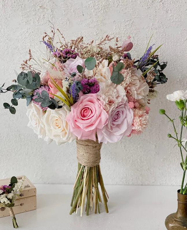 Buchet mireasa mix de trandafiri
