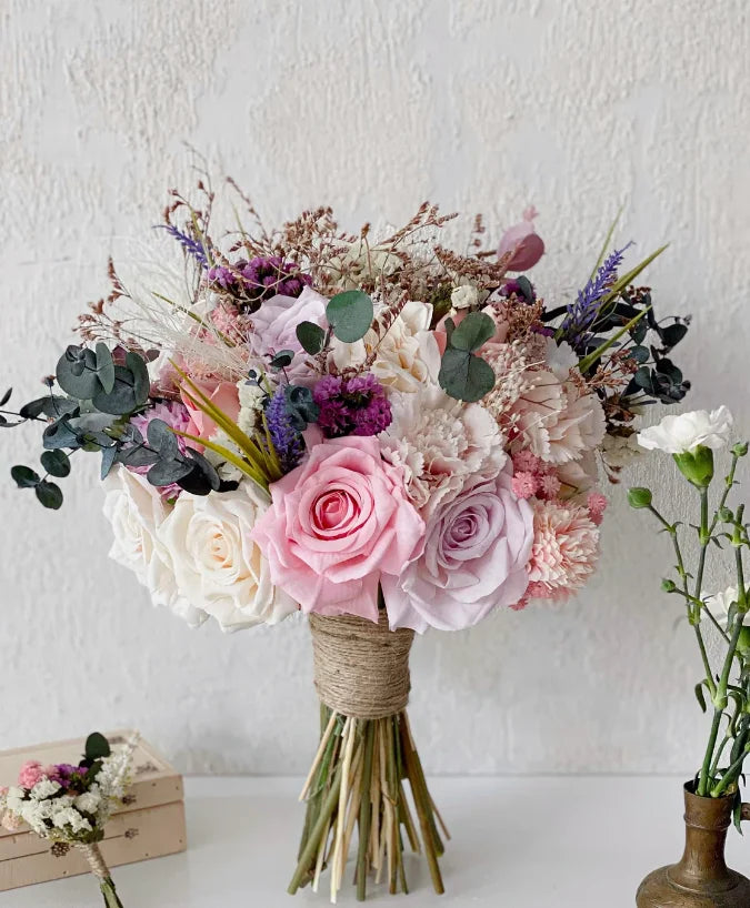 Buchet mireasa mix de trandafiri
