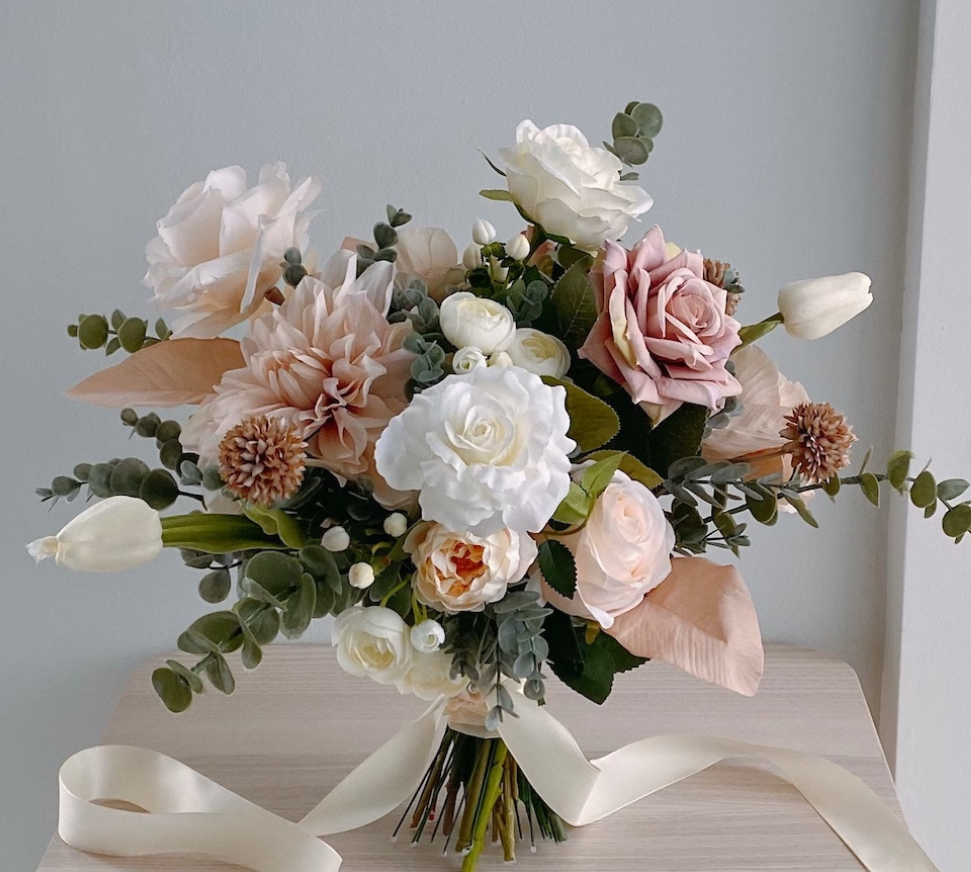 Buchet de nasa cu lalele